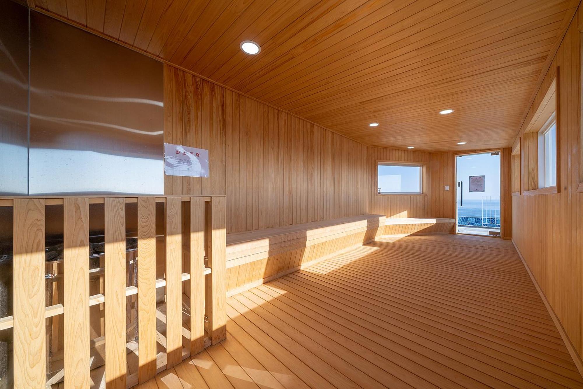 Gangneung Chonpines Ocean Suites Hotel Ngoại thất bức ảnh
